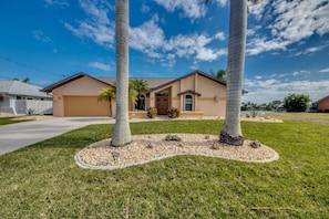 Exterior - Villa Manatees Paradise - Gulf Access home, completely renovated, (Cape Coral)