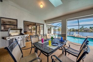 Outdoor dining - Villa Manatees Paradise - Gulf Access home, completely renovated, (Cape Coral)