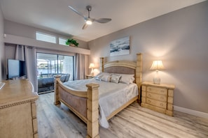 3 bedrooms, iron/ironing board, free WiFi, bed sheets - Villa Manatees Paradise - Gulf Access home, completely renovated, (Cape Coral)