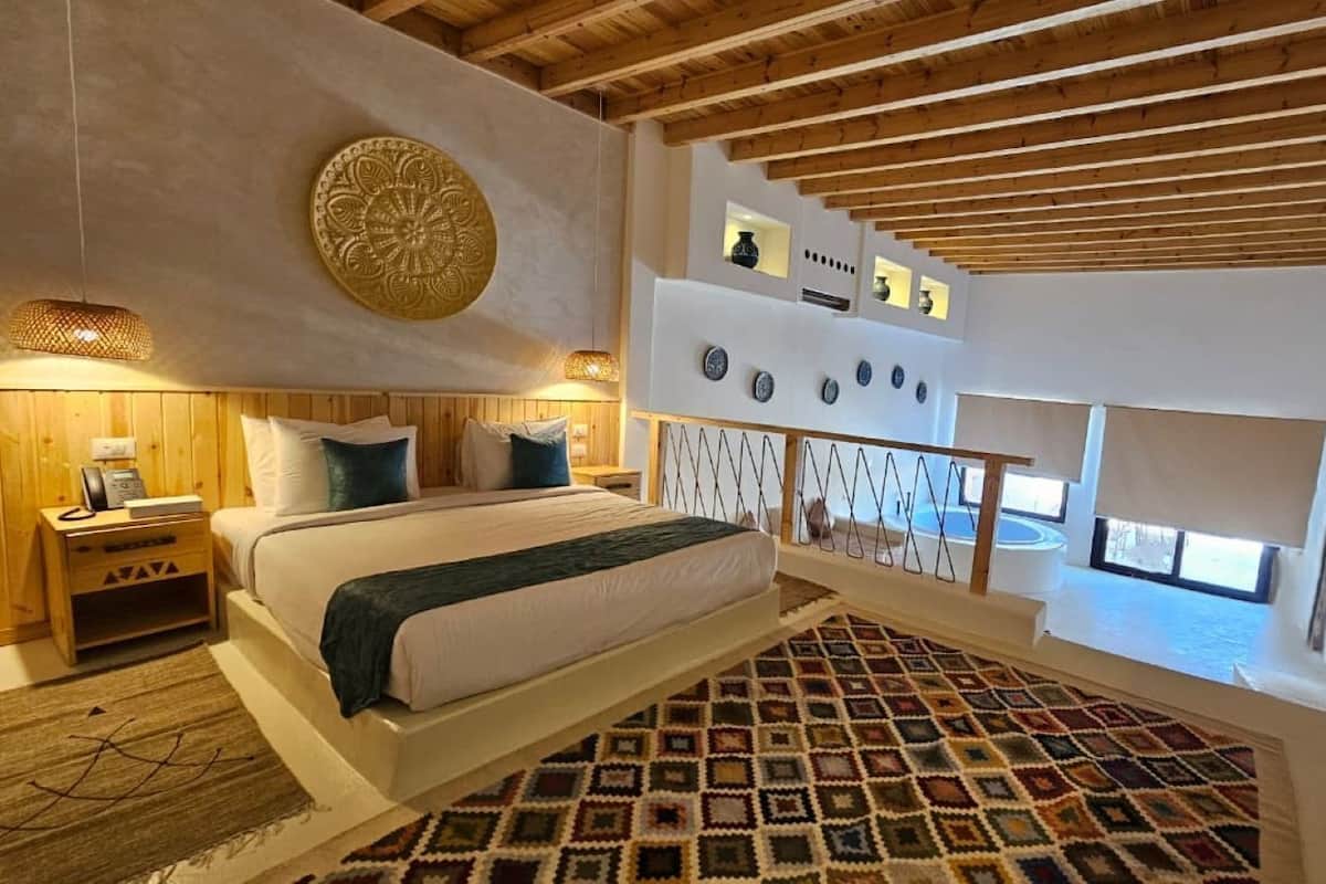 Premier-studiosuite | Tempur-Pedic-senge, minibar, pengeskab på værelset, individuelt design