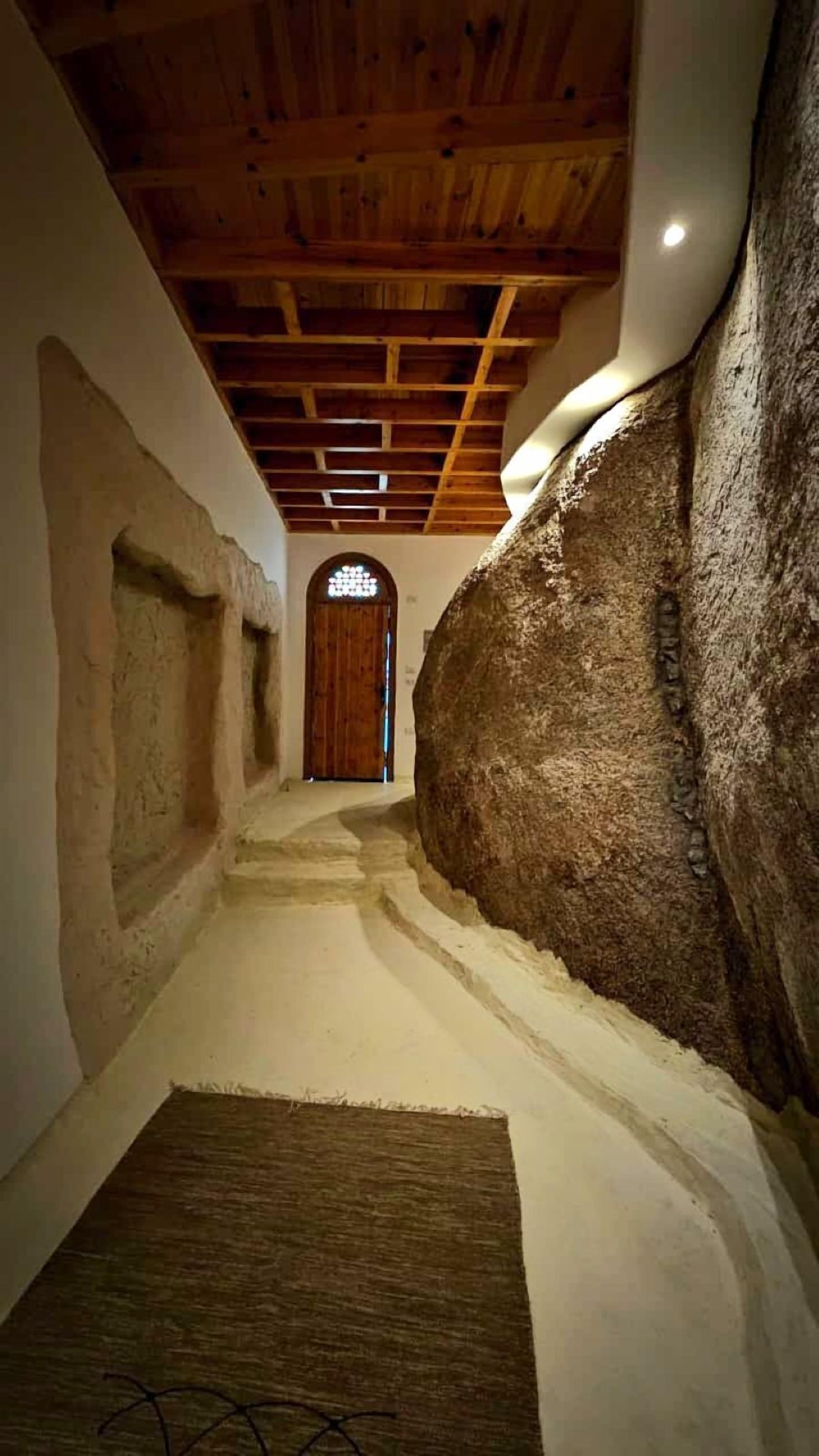 Traditional Studio Suite | Tempur-Pedic beds, minibar, in-room safe, individually decorated