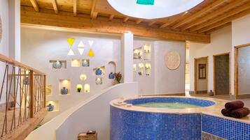 Behandelingskamers voor koppels, een sauna, een bubbelbad, een stoombad