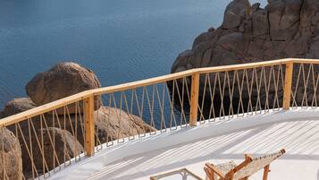 Colchones Tempur-Pedic, minibar y caja de seguridad en la habitación