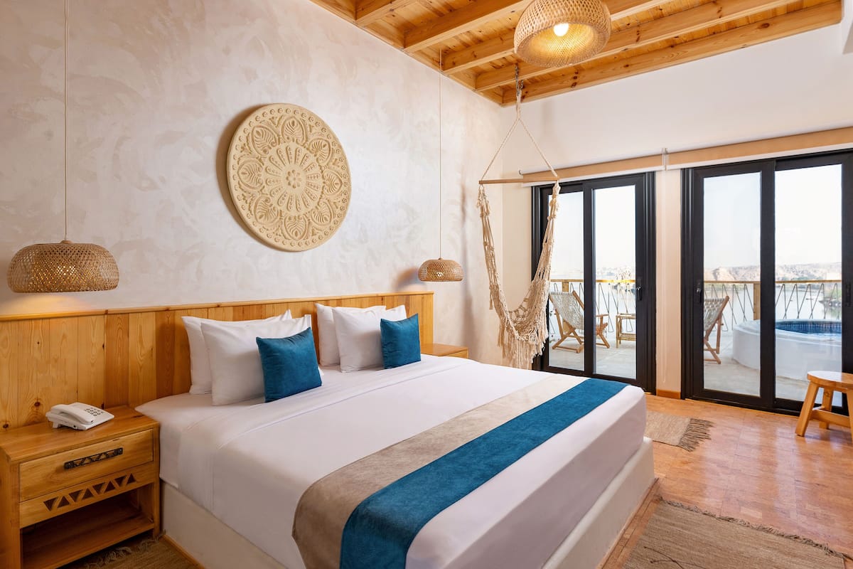 Signature Room | Tempur-Pedic beds, minibar, in-room safe, individually decorated