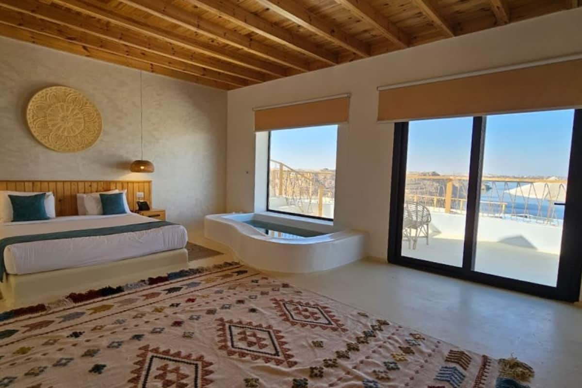 Panorama-studiosuite | Tempur-Pedic-senge, minibar, pengeskab på værelset, individuelt design