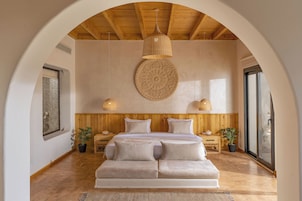 Luxury Studio Suite | Tempur-Pedic beds, minibar, in-room safe, individually decorated