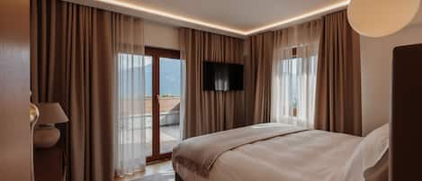 Junior Double or Twin Room, Balcony, Mountain View | Hypo-allergenic bedding, in-room safe, individually decorated