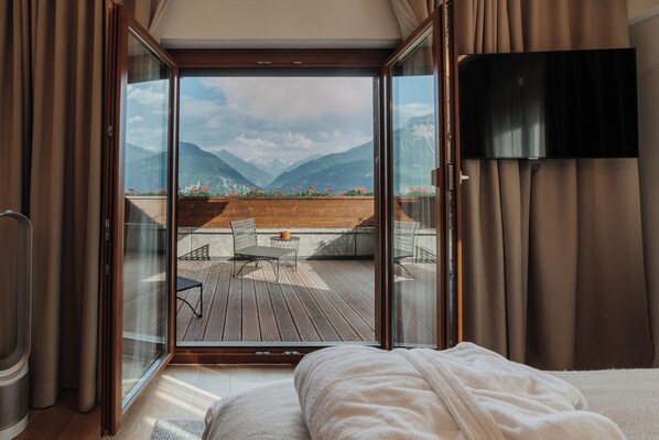 Junior Double or Twin Room, Balcony, Mountain View | Hypo-allergenic bedding, in-room safe, individually decorated - Hotel Panorama (Crans-Montana)