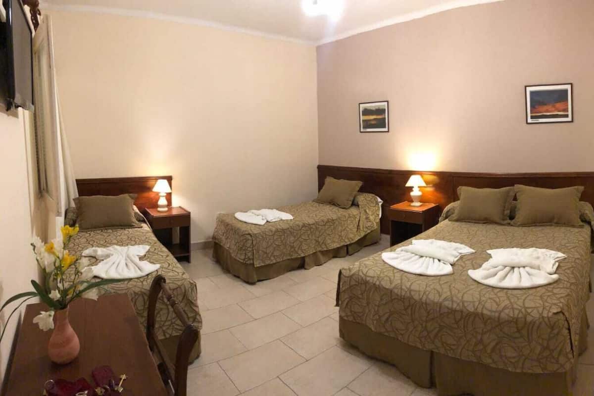 Chambre Quadruple Standard | Coffres-forts dans les chambres, décoration personnalisée