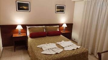 Habitación doble estándar | Caja de seguridad en la habitación y decoración personalizada