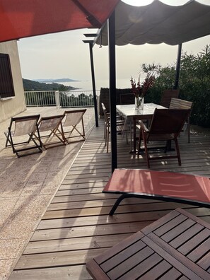 Outdoor dining - Villa de la plage  (porticcio)