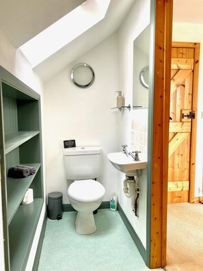 Cottage | Bathroom | Combined shower/tub, deep soaking tub, hair dryer, towels
