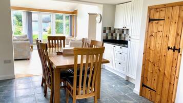 Cottage | Dapur pribadi | Lemari es, microwave, oven, dan kompor