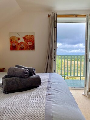 3 bedrooms, iron/ironing board, free WiFi, bed sheets - Charming Cottage for 5 Near Dartmoor, Beach, Pub (Holsworthy)