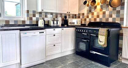 Charming Cottage for 5 Near Dartmoor, Beach, Pub