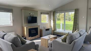 TV, fireplace, offices