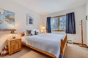 3 habitaciones, tabla de planchar con plancha, wifi y ropa de cama 
