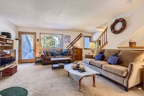 Smart-TV, Kamin, DVD-Player, Stereoanlage