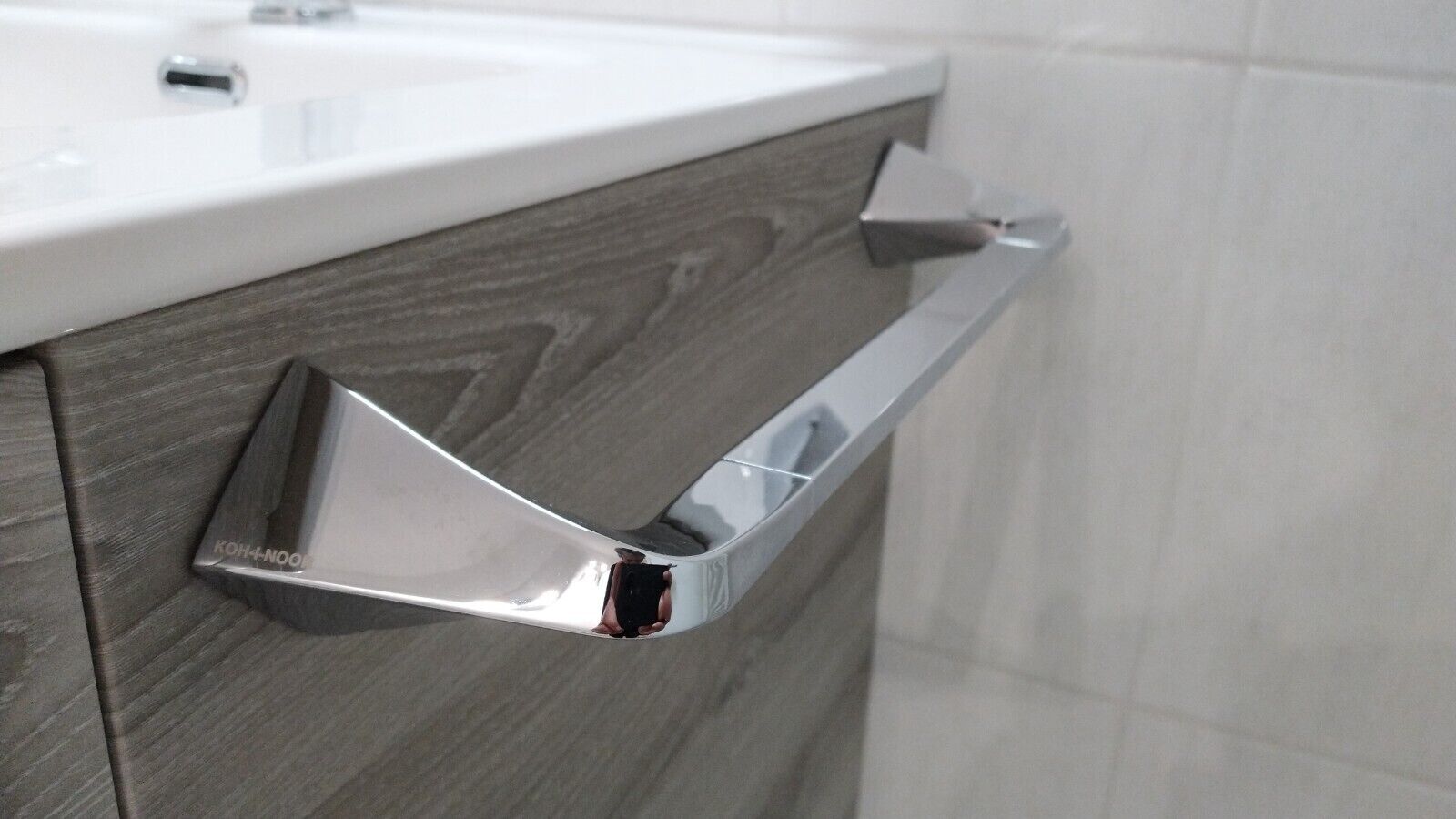 Douche, sèche-cheveux, bidet, papier toilette