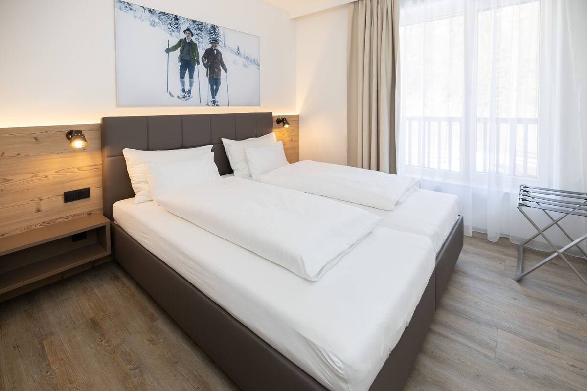 Premium bedding, in-room safe, iron/ironing board (on request)