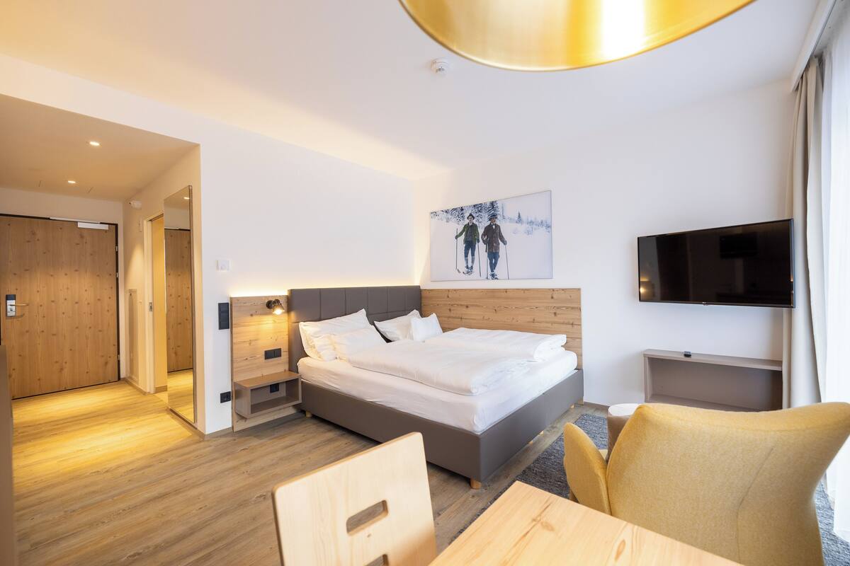 Premium bedding, in-room safe, iron/ironing board (on request)