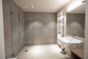 Shower, hair dryer, heated floors, soap - ALPRIMA Aparthotel Hinterstoder (Hinterstoder)