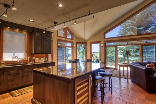 Marble Canyon 3 bedroom luxury townhome: Unit 1002P2 with hot tub