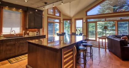 Marble Canyon 3 bedroom luxury townhome: Unit 1002P2 with hot tub
