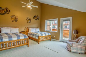 4 bedrooms, desk, Internet, bed sheets - Marble Canyon 4 bedroom townhome: Unit 402P2 with golf course view (Fairmont Hot Springs)