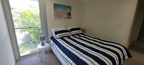 3 dormitoris, planxa i posts de planxar, wifi i roba de llit 