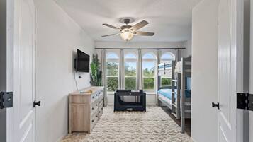 5 bedrooms, travel crib, free WiFi, bed sheets