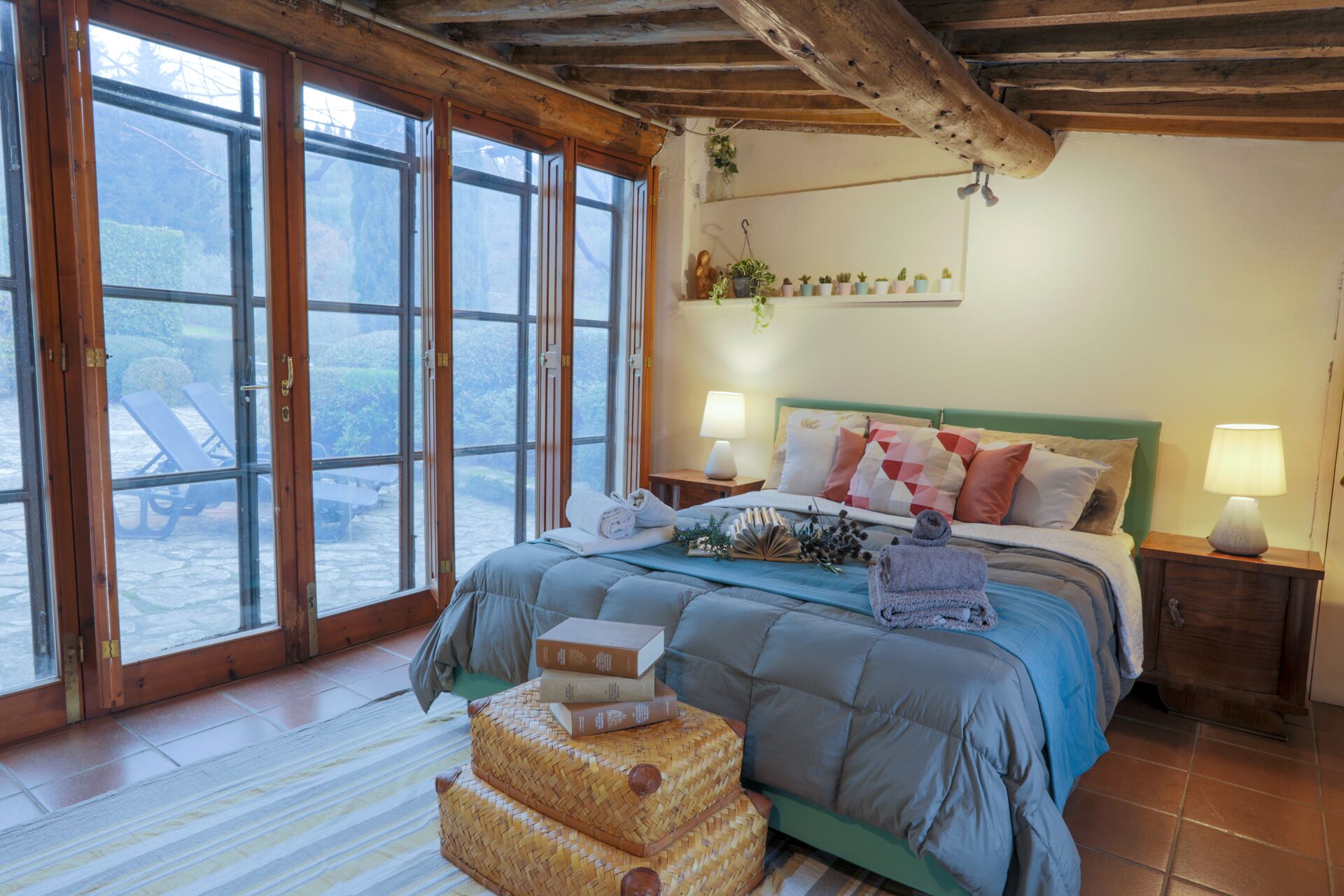 5 bedrooms, desk, iron/ironing board, free WiFi