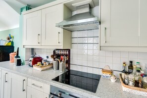 Fridge, microwave, oven, cookware/dishes/utensils