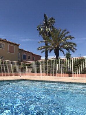 Outdoor pool - La Croix Valmer apartment. French Riviera (La Croix-Valmer)