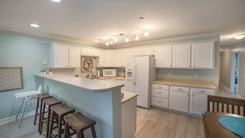 Coffee/tea maker, fridge, microwave, oven