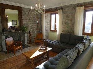 TV, table tennis - Charming house with swimming pool (Rochepaule)