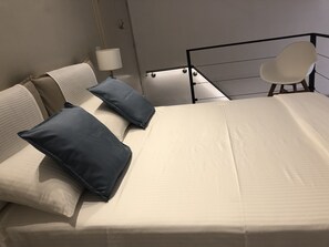 2 bedrooms, travel cot, WiFi