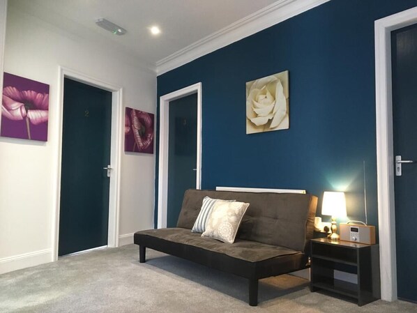 Living area - En Suite Rooms at the Rose and Thistle (Berwick-upon-Tweed)