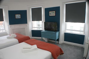 Basic Room | Free WiFi, bed sheets - En Suite Rooms at the Rose and Thistle (Berwick-upon-Tweed)