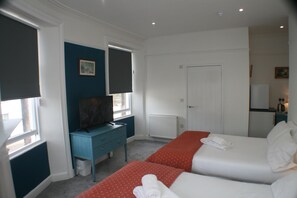 Basic Room | Free WiFi, bed sheets - En Suite Rooms at the Rose and Thistle (Berwick-upon-Tweed)