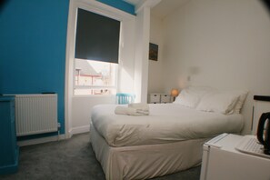 Economy Room | Free WiFi, bed sheets - En Suite Rooms at the Rose and Thistle (Berwick-upon-Tweed)