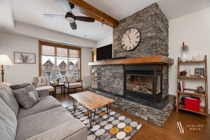 Smart TV, fireplace, books - The Sable Bright Side | Pool | Hot Tub | Top Floor (Radium Hot Springs)