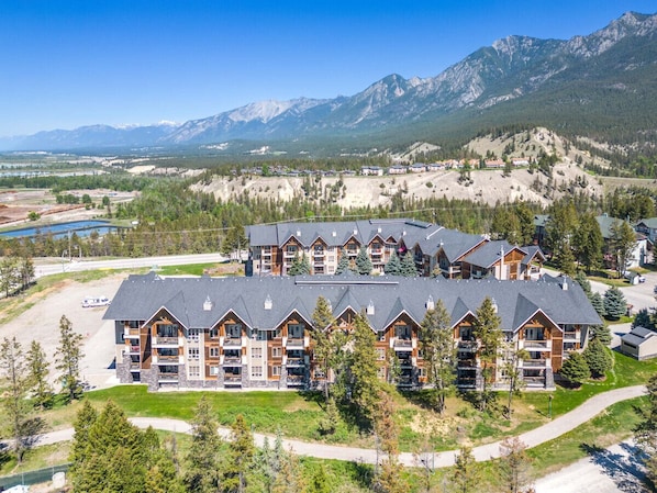Exterior - The Sable Bright Side | Pool | Hot Tub | Top Floor (Radium Hot Springs)
