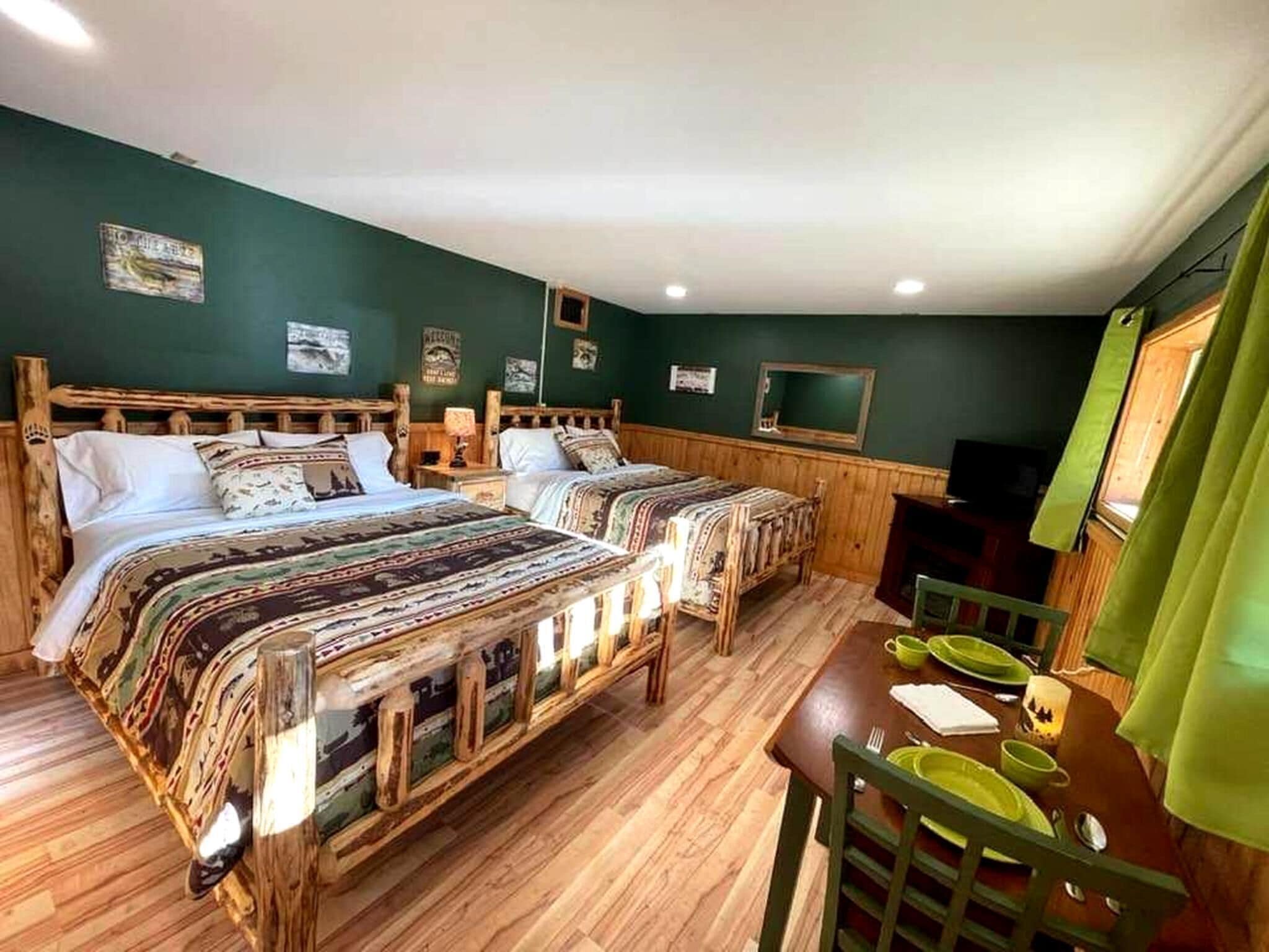 Double Room, 2 Queen Beds, Non Smoking, Pets Allowed | Bộ trải giường 