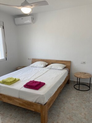 2 bedrooms, iron/ironing board, free WiFi, bed sheets