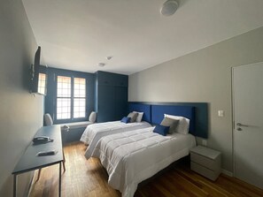 Escrivaninha, Wi-Fi de cortesia, roupa de cama