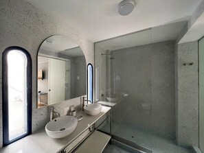 Shower, towels - Kokoa Hotel Cusco (Cusco)