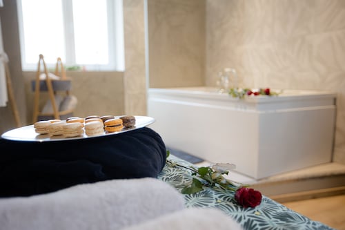 ♥︎ PRIVATE JACUZZI / WIFI / 4K UHD TV / NETFLIX… ♥︎ 