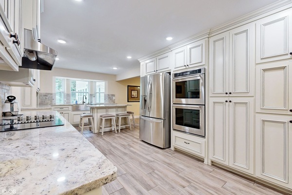 Geladeira, micro-ondas, fogão, cooktop