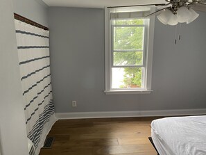 5 bedrooms, travel crib, free WiFi